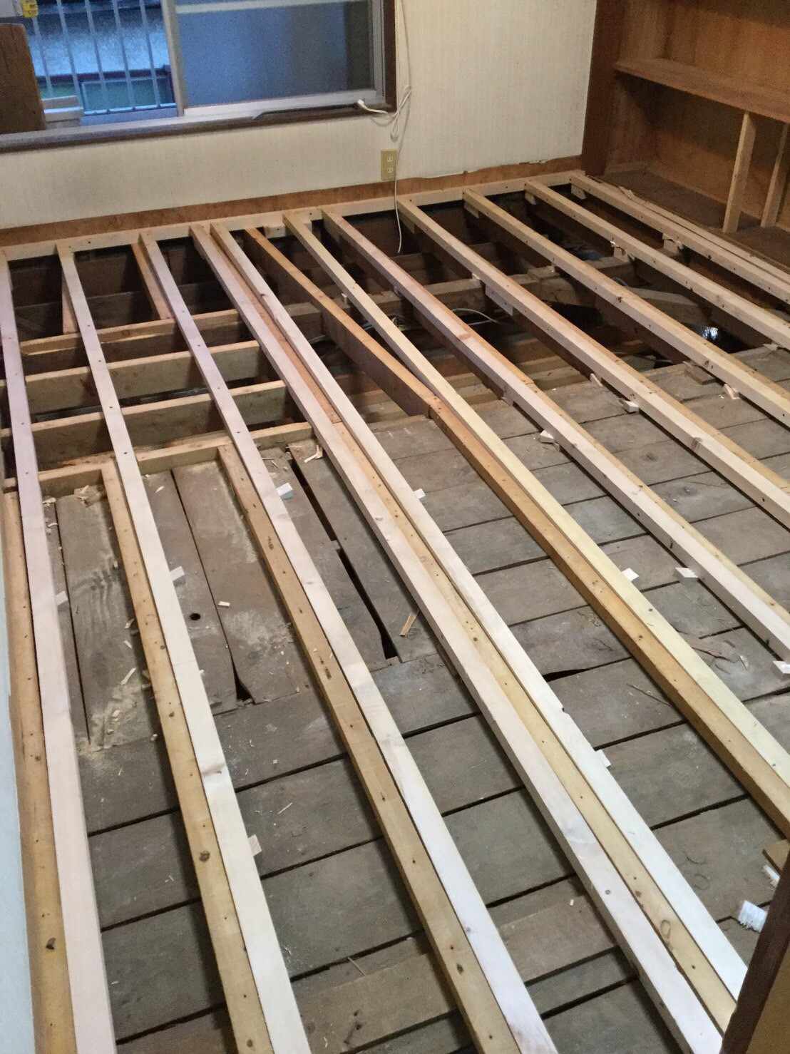 部屋の傾きを直す 施工編 ピカいち