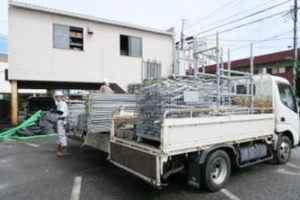 産廃物の荷下ろし作業